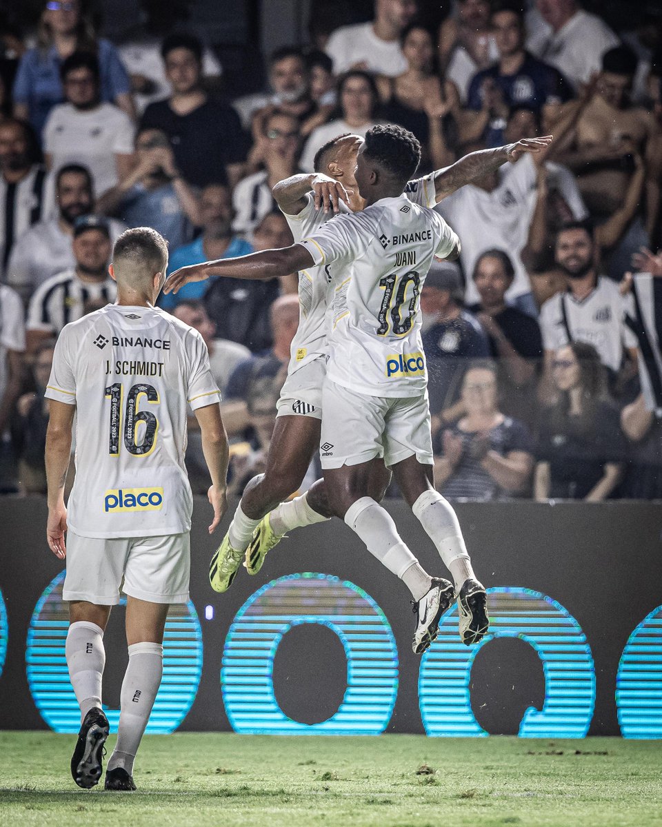 SantosFC's tweet photo. O TIME DA VIRADA, O TIME DO AMOR! 🤍🖤 https://t.co/6Mi7hlQQnw