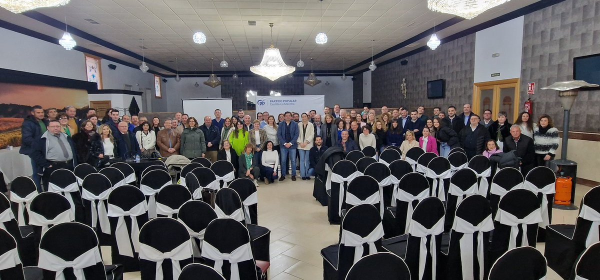 carolagudo's tweet photo. Junto a los alcaldes y concejales del @PPCiudadReal1 en la #IntermunicipalPP que hemos celebrado en Villanueva de los Infantes.
Gobernamos para más del 60% de los castellanomanchegos. El municipalismo es el motor del @PP_CLM .
Seguimos.
@M_A_Valverde @SoniaGonzalezMt https://t.co/Vk5vAGgIS0