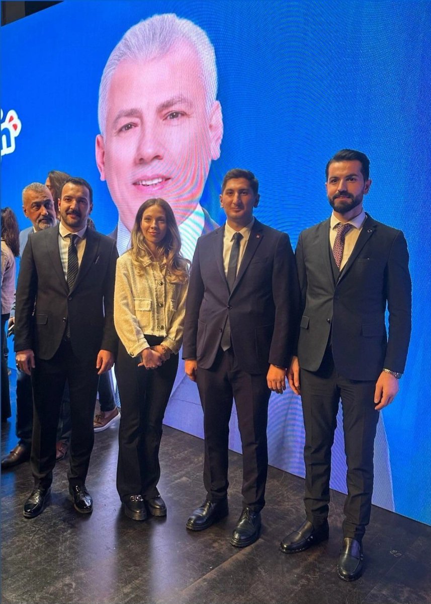 momertuncel's tweet photo. 📍Beylikdüzü Atatürk Kültür Merkezi

AK GENÇLİK YETİŞTİRİR!🇹🇷

İlçe Gençlik Kolları teşkilatımızdan meclis üyesi adaylığına seçilen tüm dava arkadaşlarımı tebrik eder yürekten kutlarım. https://t.co/iKphAIPcdz