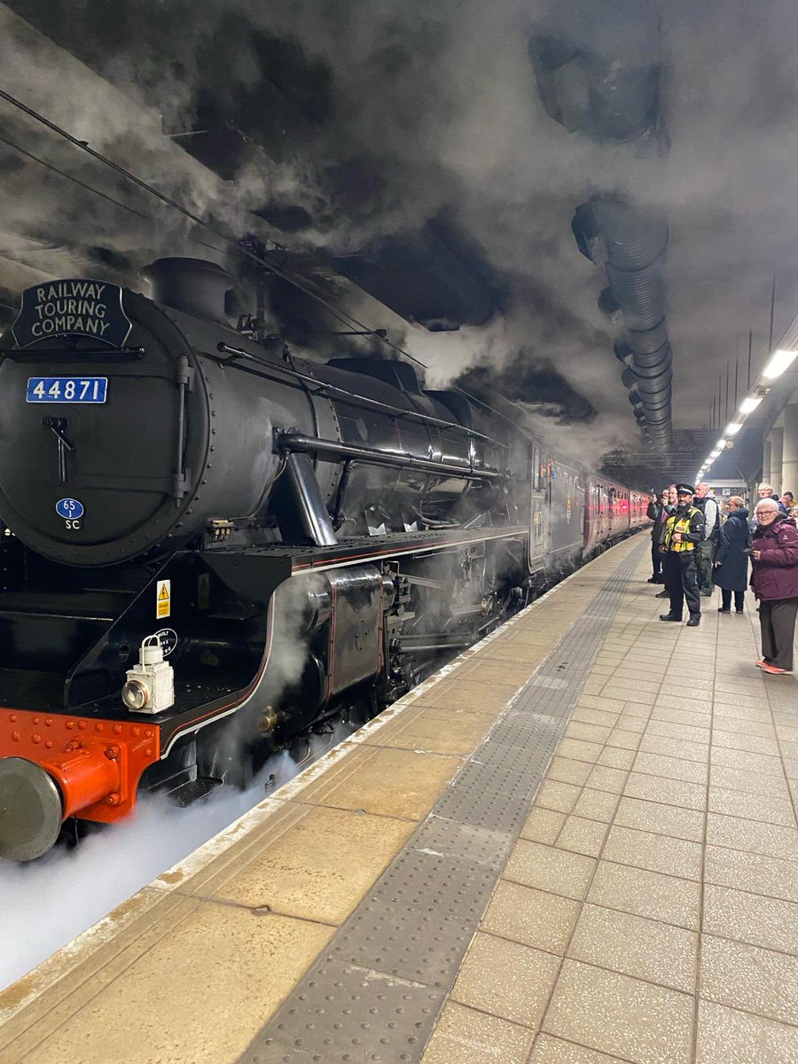 Manchester NPT were requested by @AvantiWestCoast to support at Macclesfield Station tonight with a visit from the steam touring company and then on to Victoria @northernassist