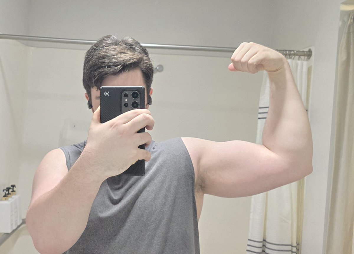 JerTheMusicBear's tweet photo. Just finished up an intense bicep and tricep workout! Feeling really good and confident in myself rn so I'm curious if yall think the hard work is paying off? #BuffBear https://t.co/NALnz9AT5B