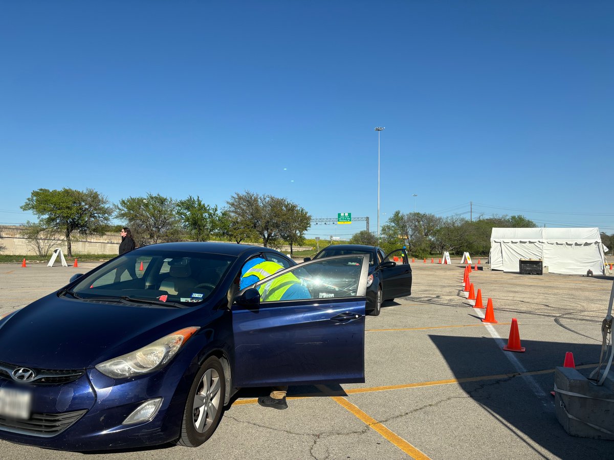 Austin_Police's tweet photo. 📢Attention all Hyundai vehicle owners! Today is the final day of our clinic where owners have the opportunity to update their vehicles' anti-theft software. Don't miss out on this valuable opportunity to enhance the safety and security of your Hyundai vehicle. https://t.co/90BBJRQDn4