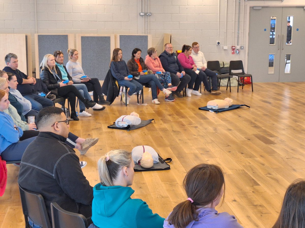 Fethard Community First Responders working with <a href="/CFRIreland/">❤️ CFR Ireland ❤️</a> and <a href="/AmbulanceNAS/">National Ambulance Service 🇮🇪🚑</a> and using the excellent facilities <a href="/Fethardtownpark/">Fethard Town Park</a> to train 18 members of the community. Community First Responders will be responding to medical emergencies in the area in support of <a href="/AmbulanceNAS/">National Ambulance Service 🇮🇪🚑</a>