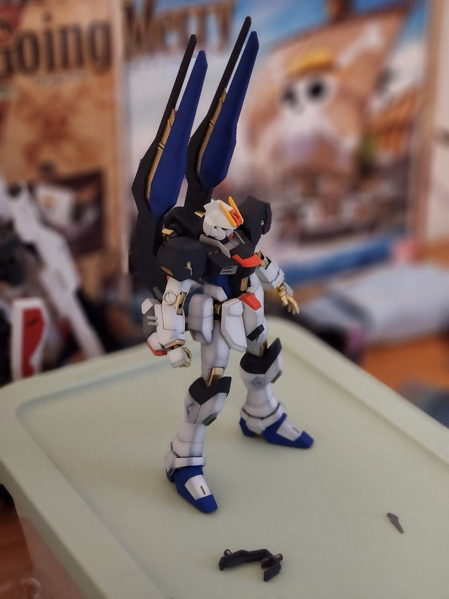 grimoireguy's tweet image. Finished painting the body. All that&apos;s left is color separation on the rifle and some small tweaks to the shield

#gunpla #ガンプラ #gundam