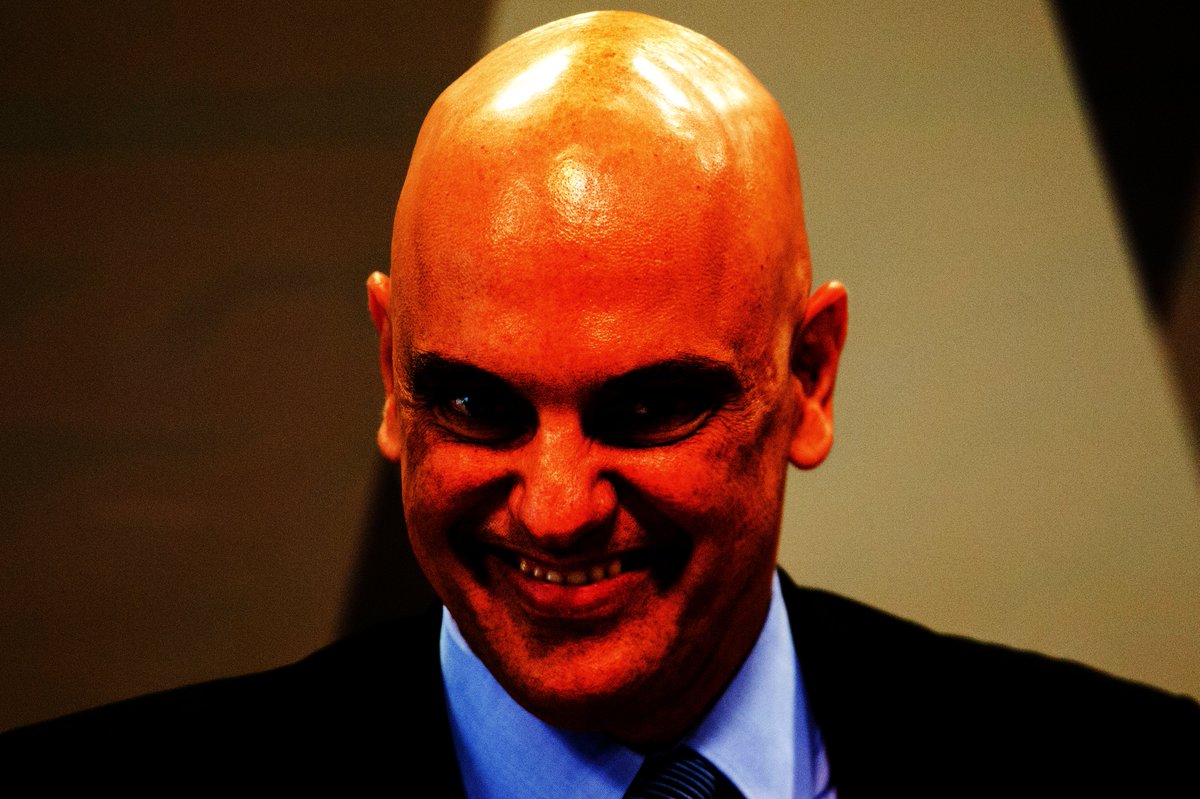 BrazilenDireita's tweet photo. 🚨BOMBA
“Morador de rua” absolvido por Alexandre de #Moraes por #Atos de 8/1 pode ser membro do Comando Vermelho e foi apontado como #infiltrado pelos demais manifestantes.
Segundo #policial, Geraldo Filipe da Silva foi visto com uma #tocha, acusado de atear #fogo em #viatura. https://t.co/OxBsuuU03r