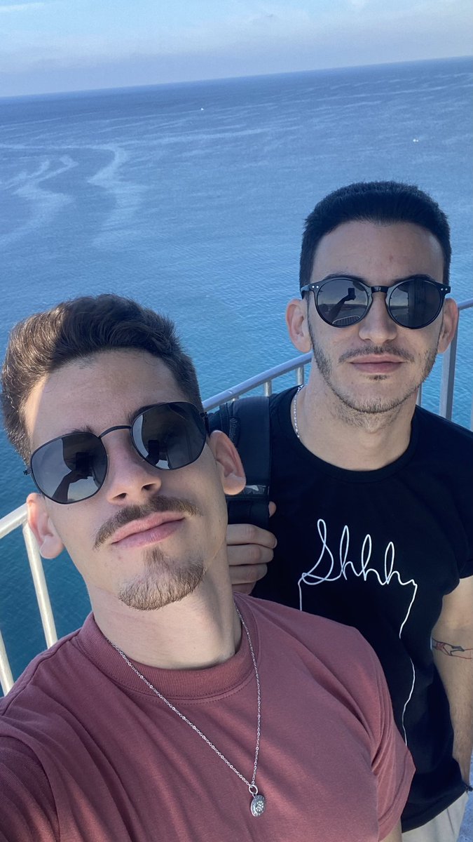 Happy friendaversary! Ya son dos años soportando. 🤣