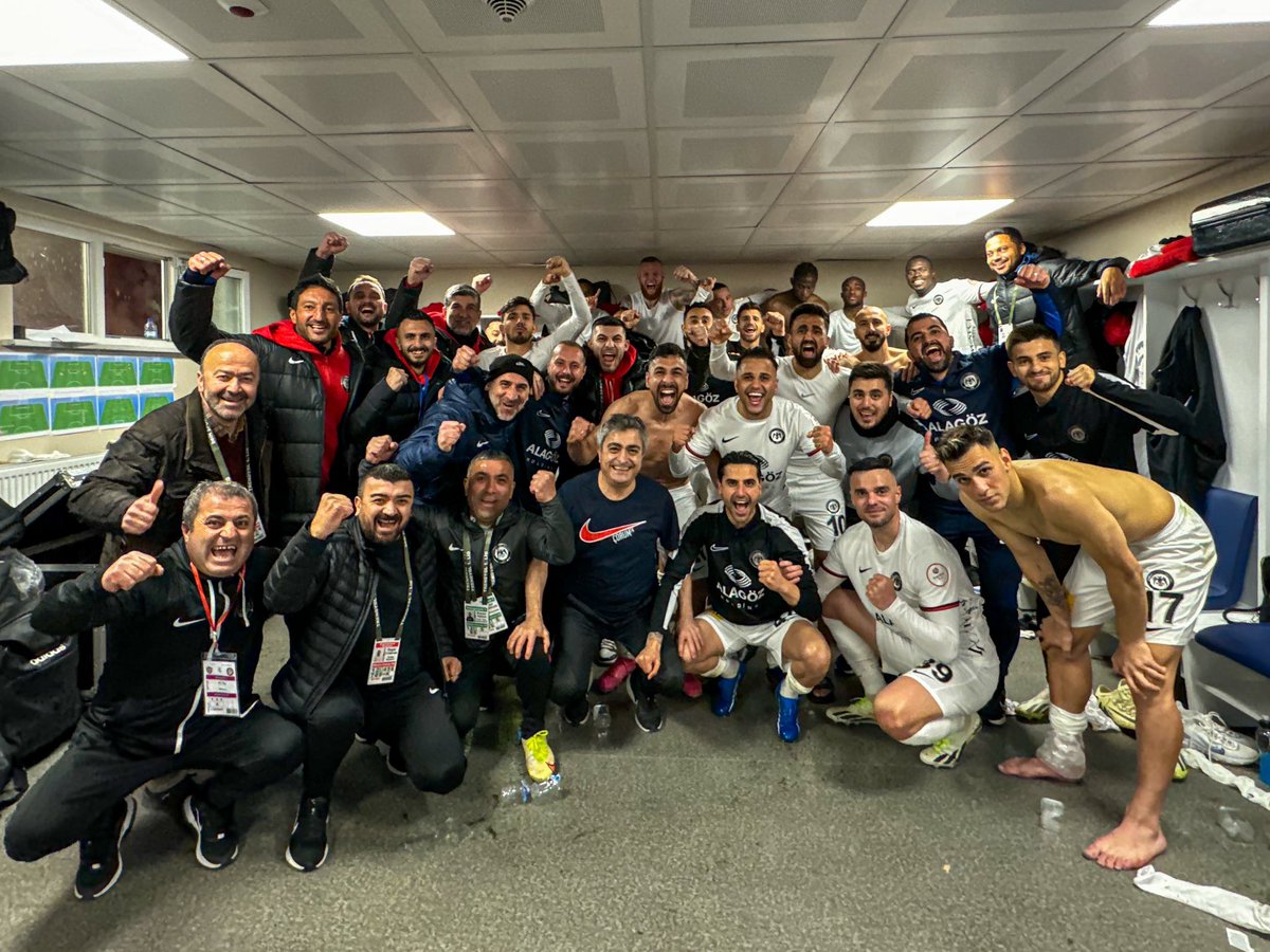 corumfk's tweet photo. ❤️🖤•💪🏻

Herkes Haliç’te zincirleri kırmamızı beklerken, biz gemileri karadan yürüttük. https://t.co/deoo5DOl5x