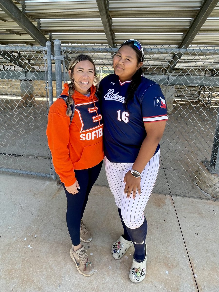 BissaroCoach's tweet photo. Got to see my girl, @JadeTubig, today!🥎💚 #HittNation https://t.co/bM5j0FanEL