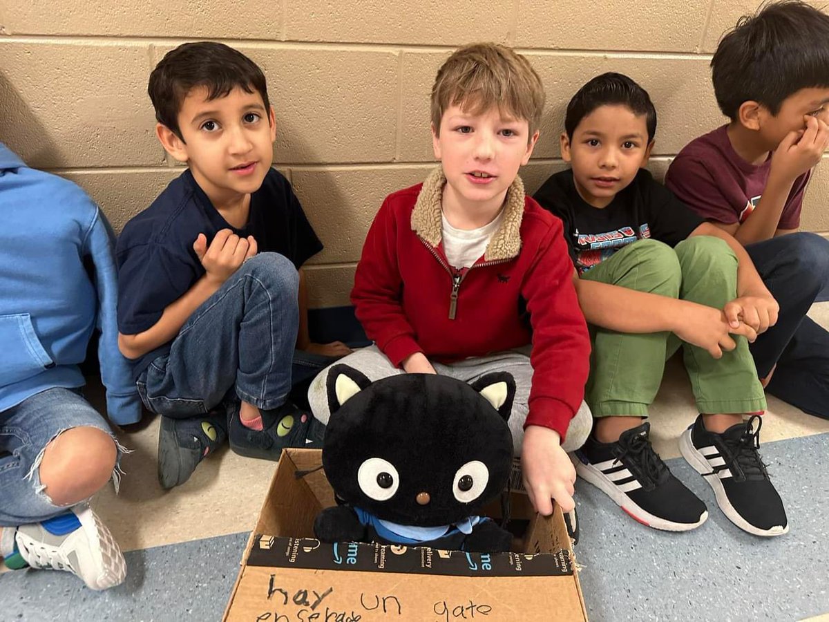 NISDEllison's tweet photo. Growing our vocabulary in a meaningful and fun way! 🐝♥️📖 #FigureItOutParade https://t.co/hVPxte8KRn