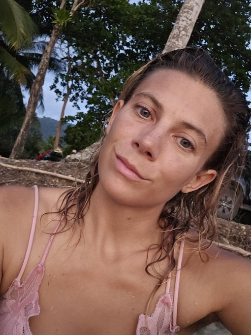 Post Surf Selfies 🏄&zwj;♀️ https://t.co/WopdYTIi3r