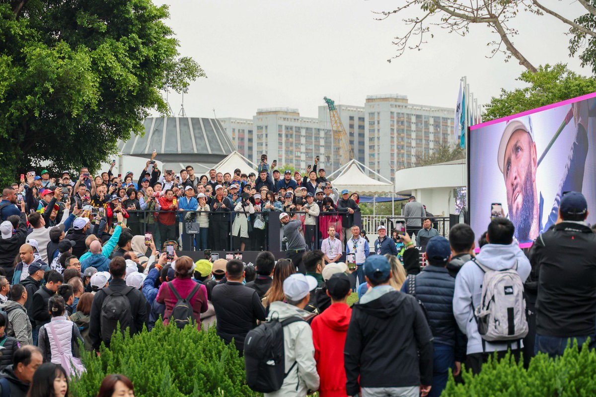 LIVGolfNation's tweet image. MASSIVE crowds at LIV Hong Kong this week!

This is what growing the game worldwide looks like.
