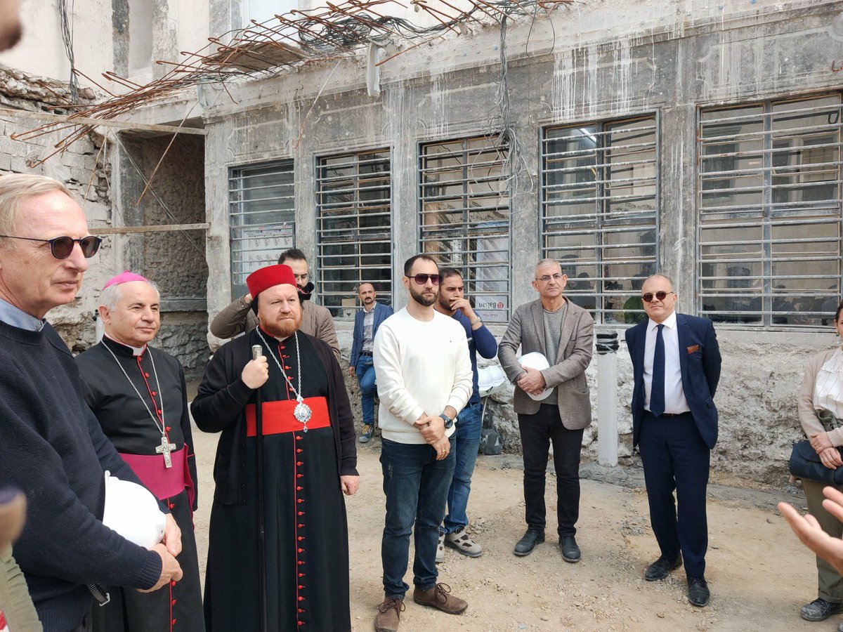 's tweet image. #Irak 🇮🇶 L'Œuvre d'Orient a mené la visite du chantier de l'église Mar Toma des syriaques orthodoxes à #Mossoul avec @ALIPHFoundation. Accompagnés de Mgr Nicodemus, archevêque syriaque orthodoxe de Mossoul, Dr Emad, ingénieur projets, Lucie Antoine et Fulbert Dubois,