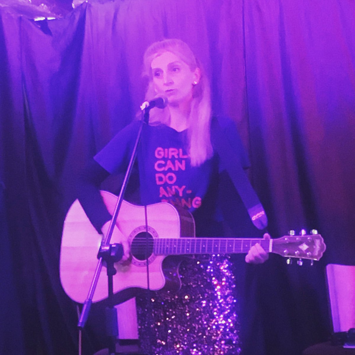 comedyloulou's tweet photo. Last nights #internationalwomensday Event at #thehertfordclub π
I performed my 20 minute set & MCd the night. It was a fab night π
Thank you Pat Crilly for asking me π
#comedy #music #mc #masterofceremony #comedyhost #standupcomedy #standup #comedienne #womensupportingwomen https://t.co/4u6uZlRXgX