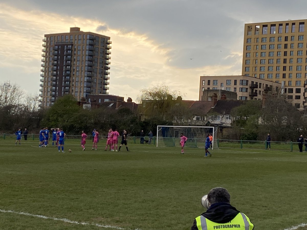 _Citizen_Canes's tweet image. Out &amp;amp; about with the #Prows supporting NL football @NGUfootballclub 0-1 @RomfordFC well done Darren the big lad 🙌🏻⚽️🍺👏