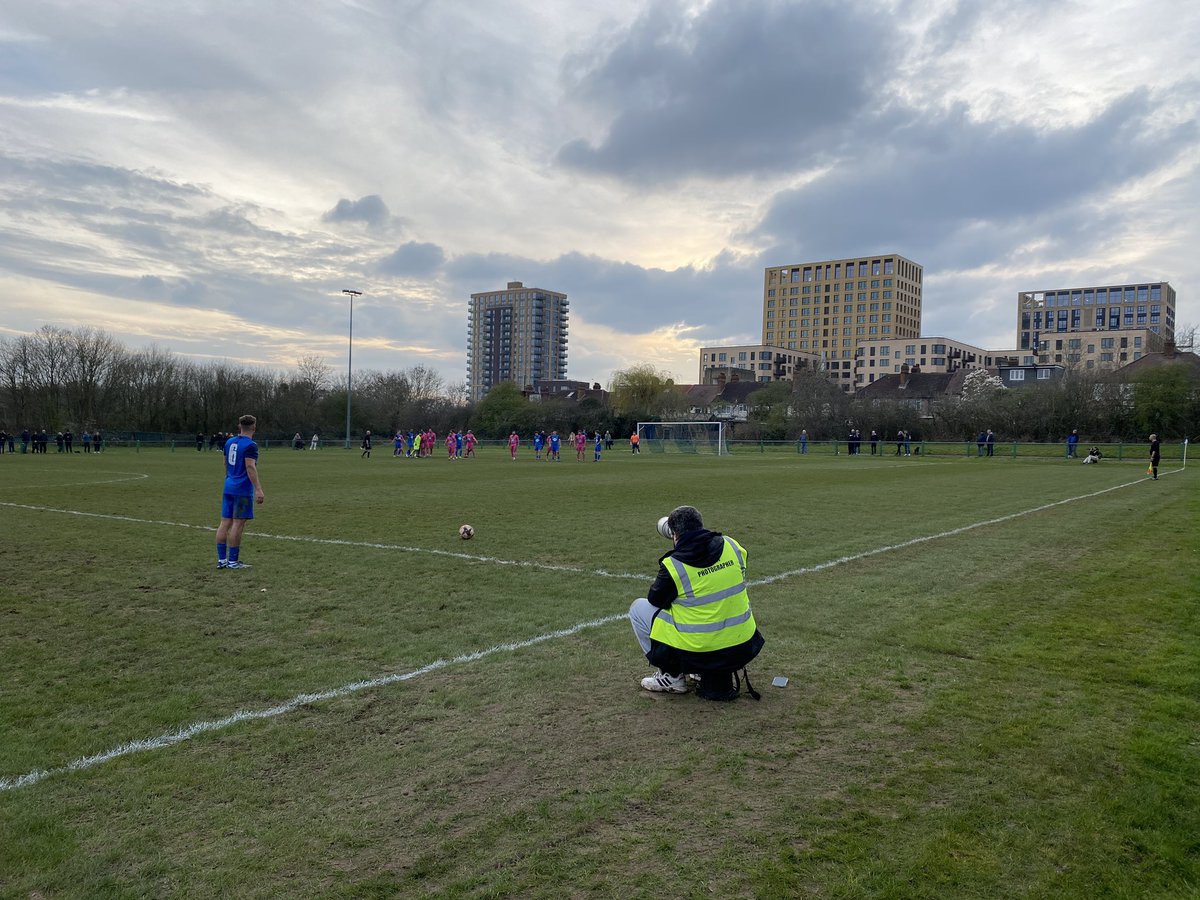 _Citizen_Canes's tweet image. Out &amp;amp; about with the #Prows supporting NL football @NGUfootballclub 0-1 @RomfordFC well done Darren the big lad 🙌🏻⚽️🍺👏
