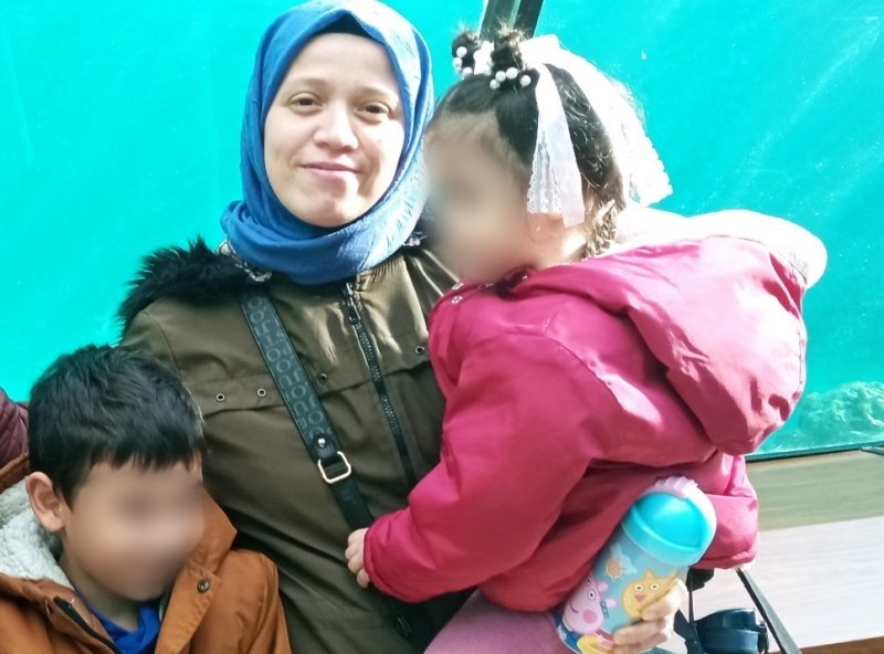 Güler Çetinkaya'nın 4 ve 7 yaşında iki çocuğu var.4 yıldır eşi de tutuklu. 

Anne-baba tutukluluk zulümdür!

GülerÇetinkaya TahliyeBekliyor