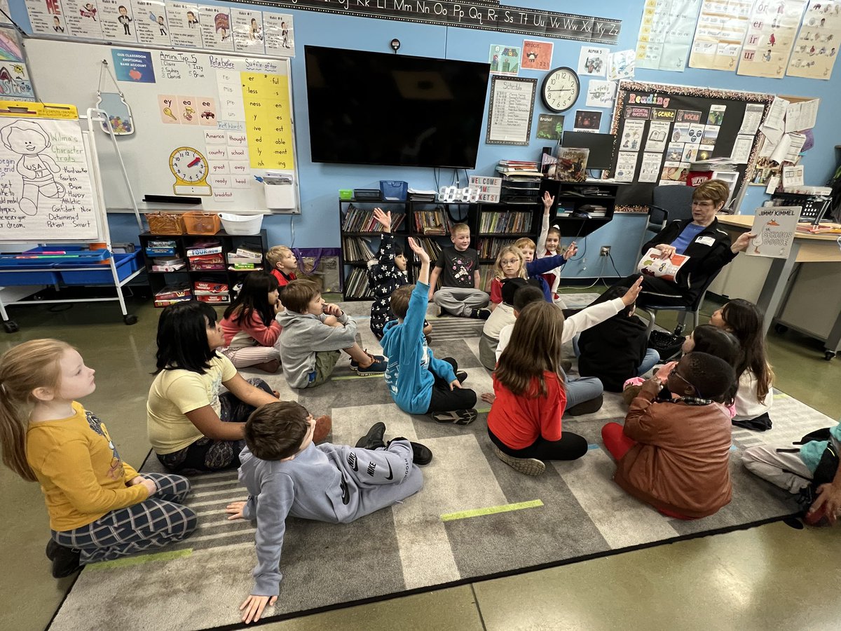 MrCalvert_JRES's tweet photo. Another amazing Read Across America week! We started Harry Potter, had guest reading from my family and @WKUSports, and had a lot of fun with our dress up days! https://t.co/SC8C8kZIor