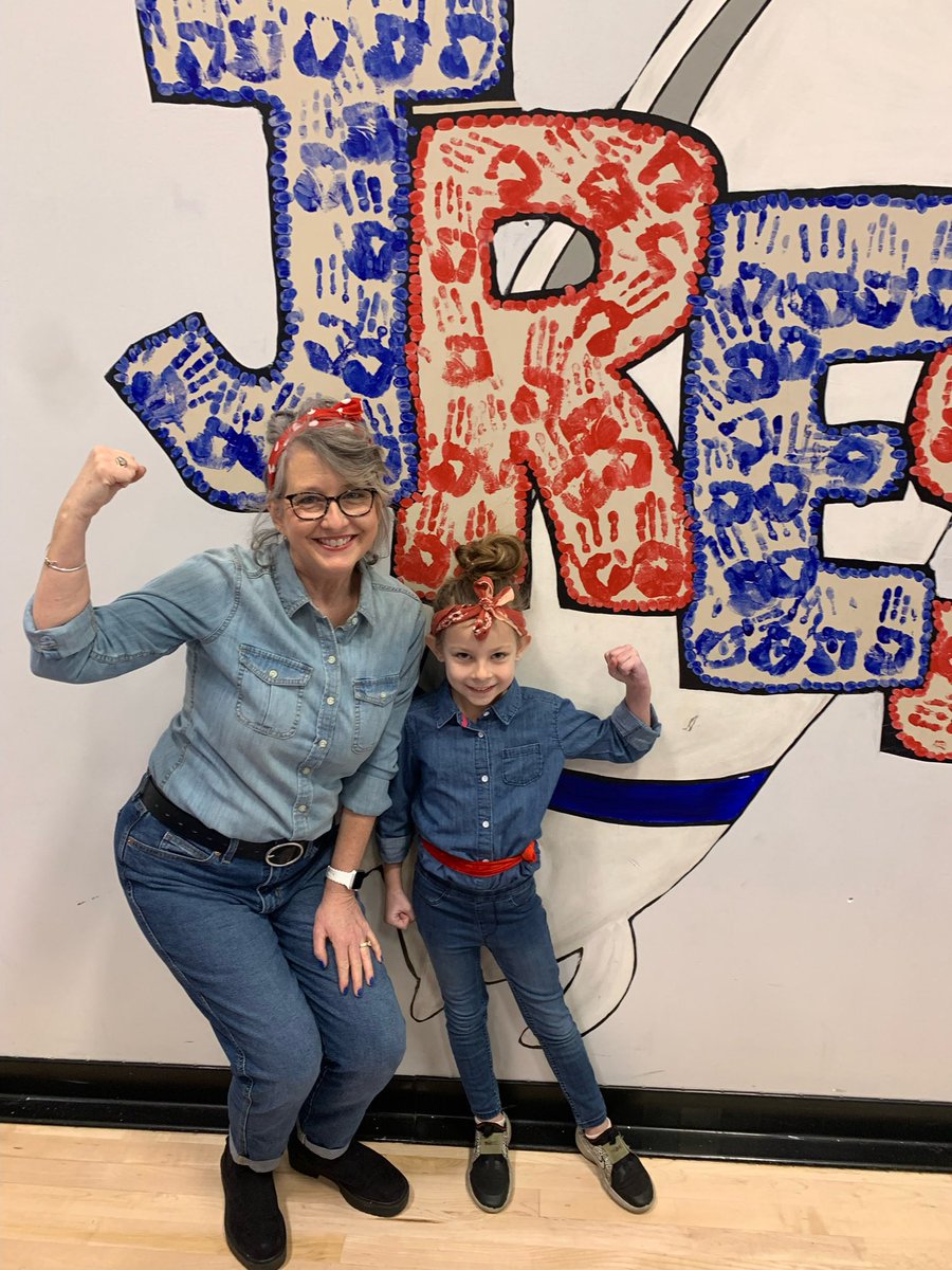 MrCalvert_JRES's tweet photo. Another amazing Read Across America week! We started Harry Potter, had guest reading from my family and @WKUSports, and had a lot of fun with our dress up days! https://t.co/SC8C8kZIor