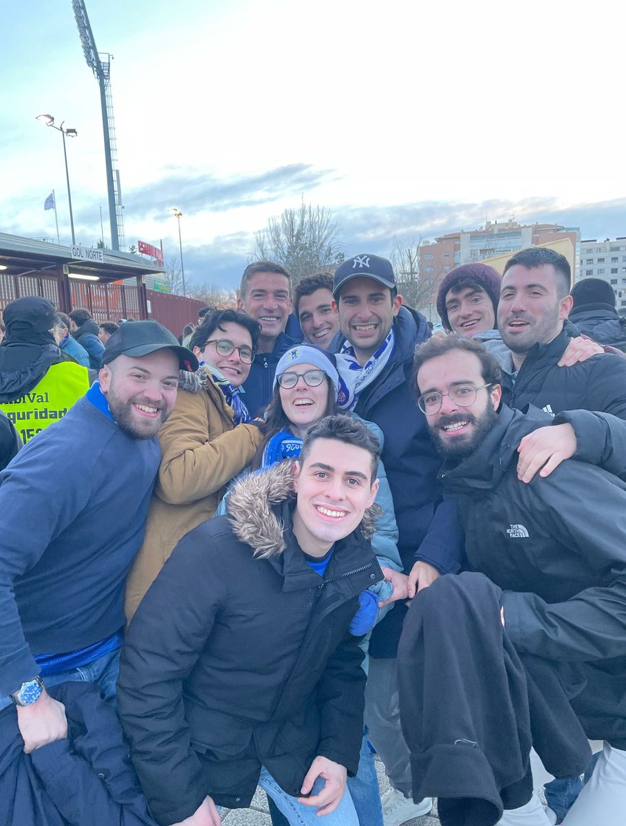 PAzulFuracu's tweet photo. Desde Madrid son pocas las veces que os podemos vivir en directo, @RealOviedo.

Gracias por el trato y por la victoria, nos vemos pronto en Alcorcón.
#MadridOviedista #PeñaAzulFuracu https://t.co/FOf2Cnaiic