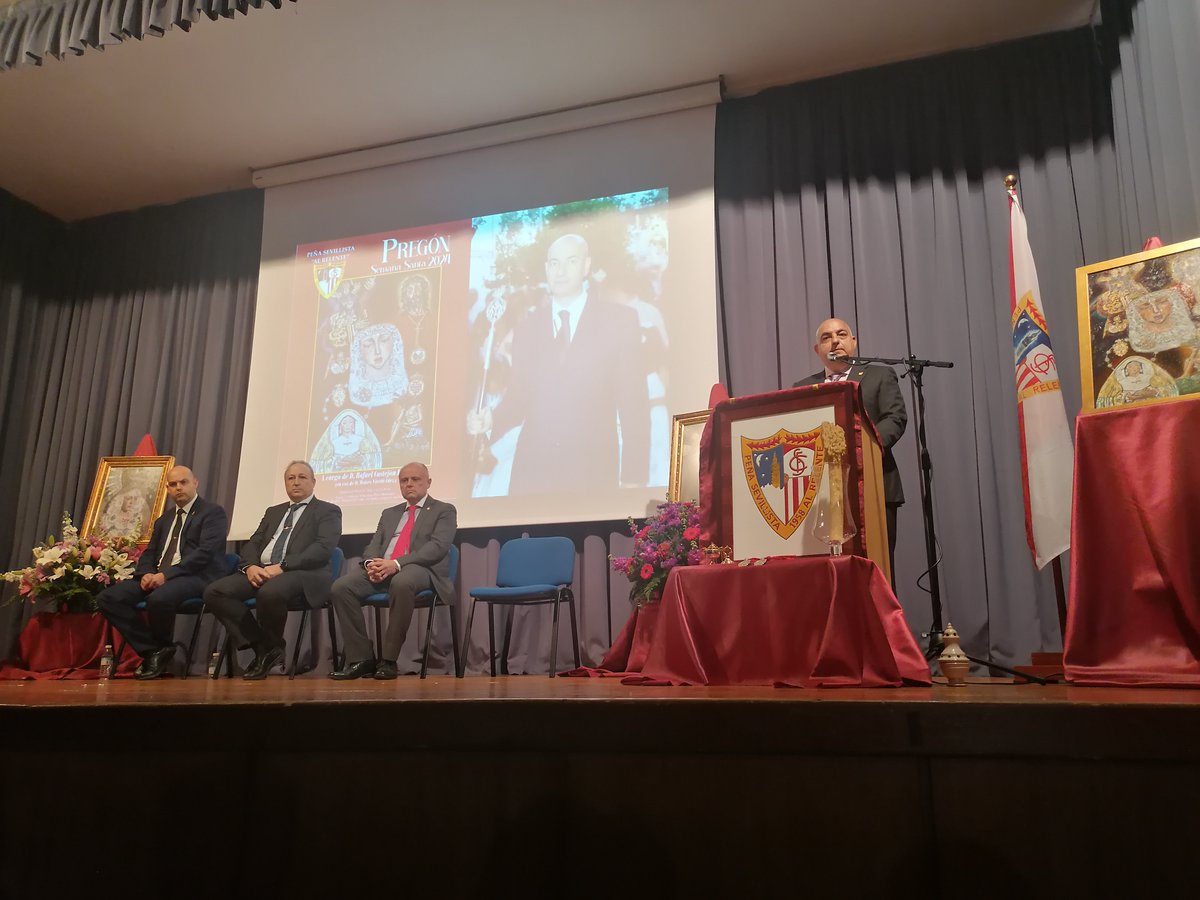 Hdad_SanRoque's tweet photo. 🟣🟢 SEMANA SANTA | Esta mañana ha tenido lugar el pregón de N.H.D. Rafael Castejón López  que nos ha llegado a través de la voz de su cirineo @ D. Moisés Viretti. Una representación de nuestra hermandad, encabezada por el Hermano Mayor, ha estado presente en dicho acto.
(1/3) https://t.co/re079X4tUy