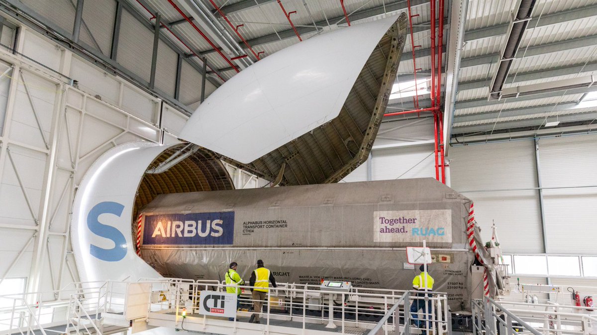 What better way to transport a 5 tonne Airbus-built spacecraft than in our Airbus-built aircraft. Our super transporter #Beluga 🐳 is flying the EUTELSAT 36D telecom satellite from Toulouse 🇫🇷 all the way to Florida 🇺🇸