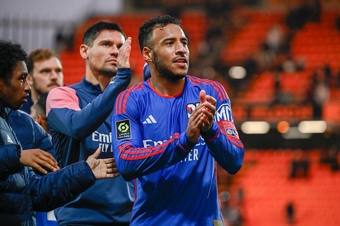 CorentinTolisso's tweet photo. Ensemble !!  ❤️💙💪🏾 @OL #TeamTHM https://t.co/ThQUkQJ9Hu