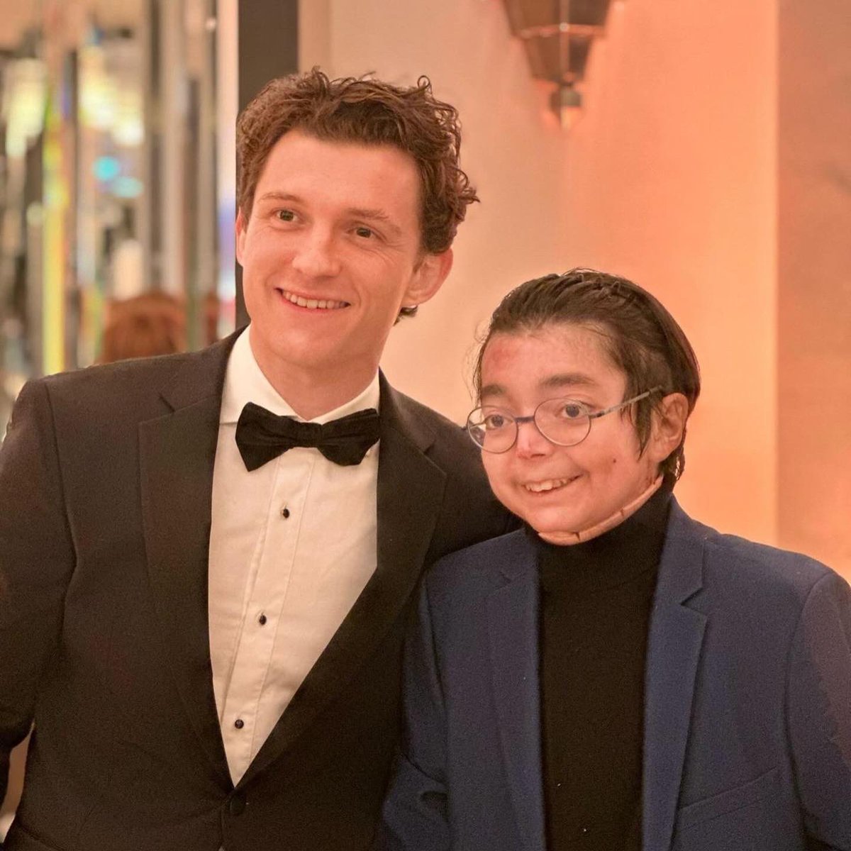 CharityDEBRA's tweet photo. What an evening at @Tbrotherstrust #PoshPubQuiz! π€©
A huge thank you to @TomHolland1996 for hosting and for inviting Fazeel up on stage to talk about life with EB.
We are so grateful for all The Brotherβs Trust do to help raise awareness and funds to #BeTheDifferenceForEB π https://t.co/WzsqHzU2DZ