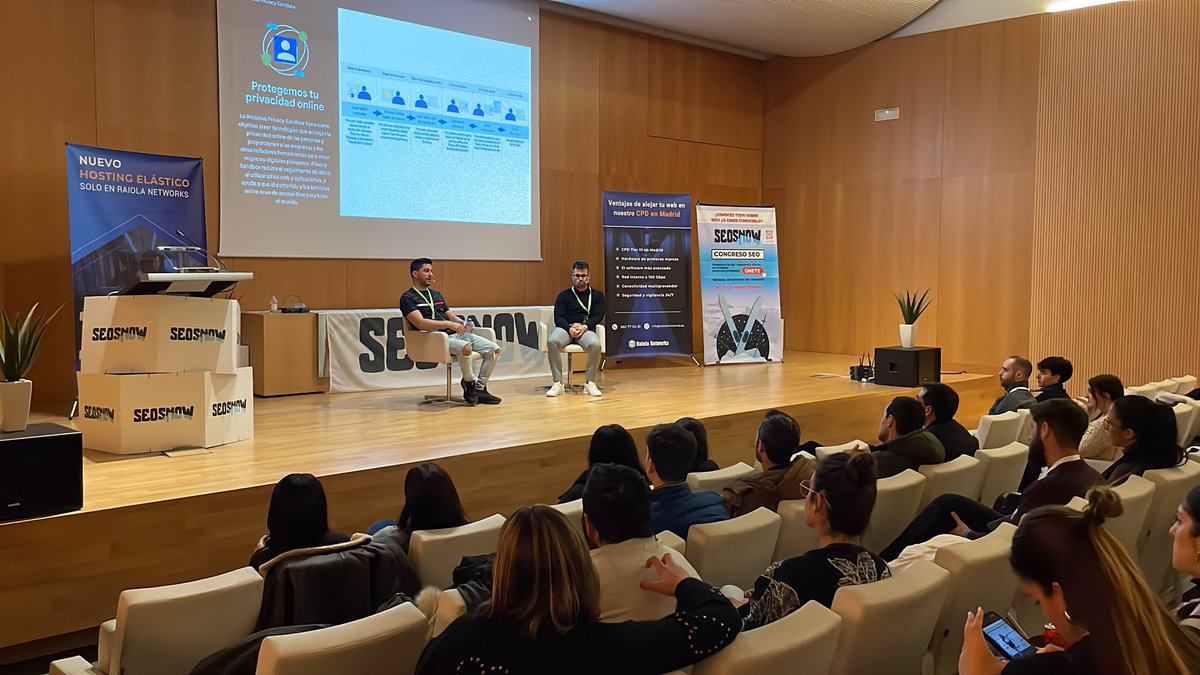 oletna's tweet photo. Cerrando @SeoSnow1 con @chuisochuisez y @Lu1sma 

#seosnow24 https://t.co/U4MHAgQzMf