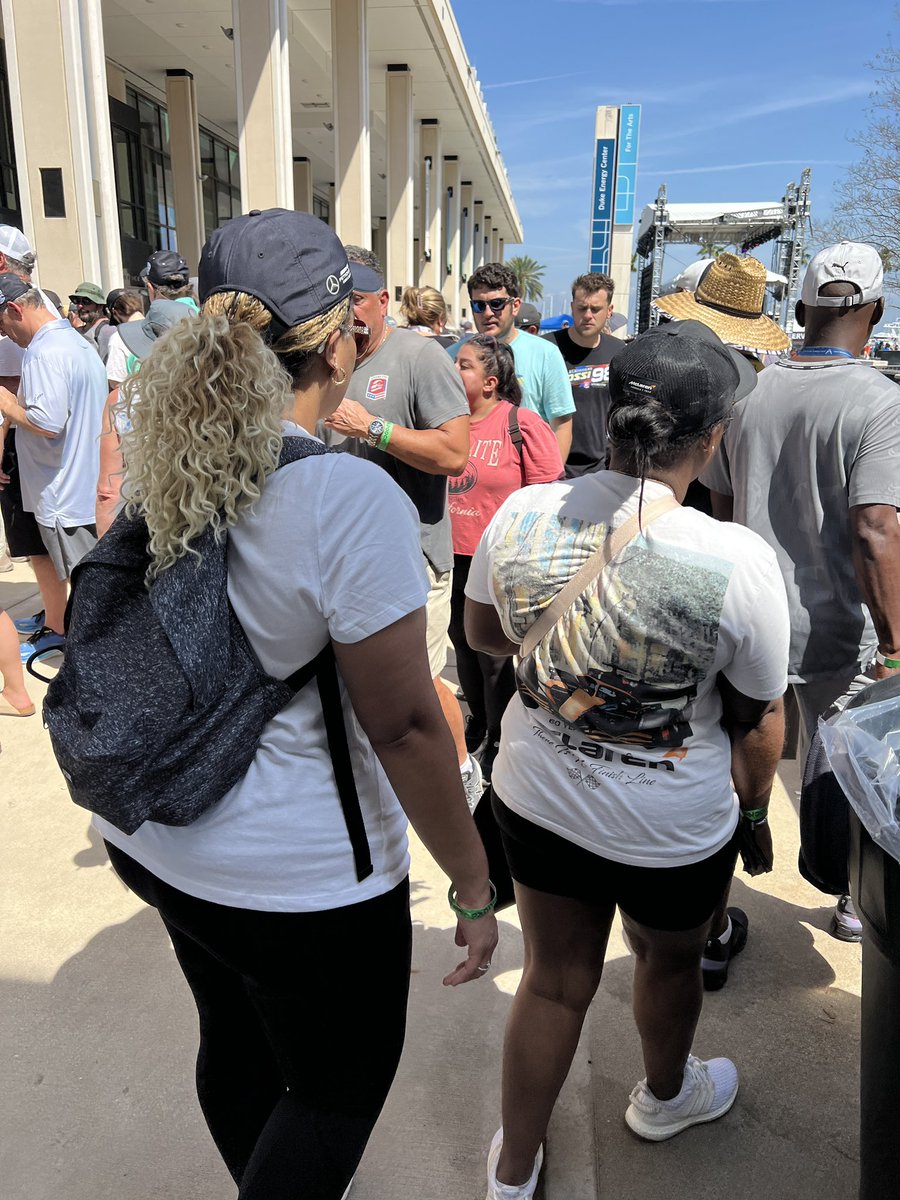 marshallpruett's tweet photo. I can’t recall seeing Saturday at the St. Petersburg IndyCar event busier than it is today. I’m also seeing far more people wearing Formula 1 gear, which I take in a positive way. Hopefully those are F1  fans wanting to check out what we do here. https://t.co/iLbUCD5FZ8