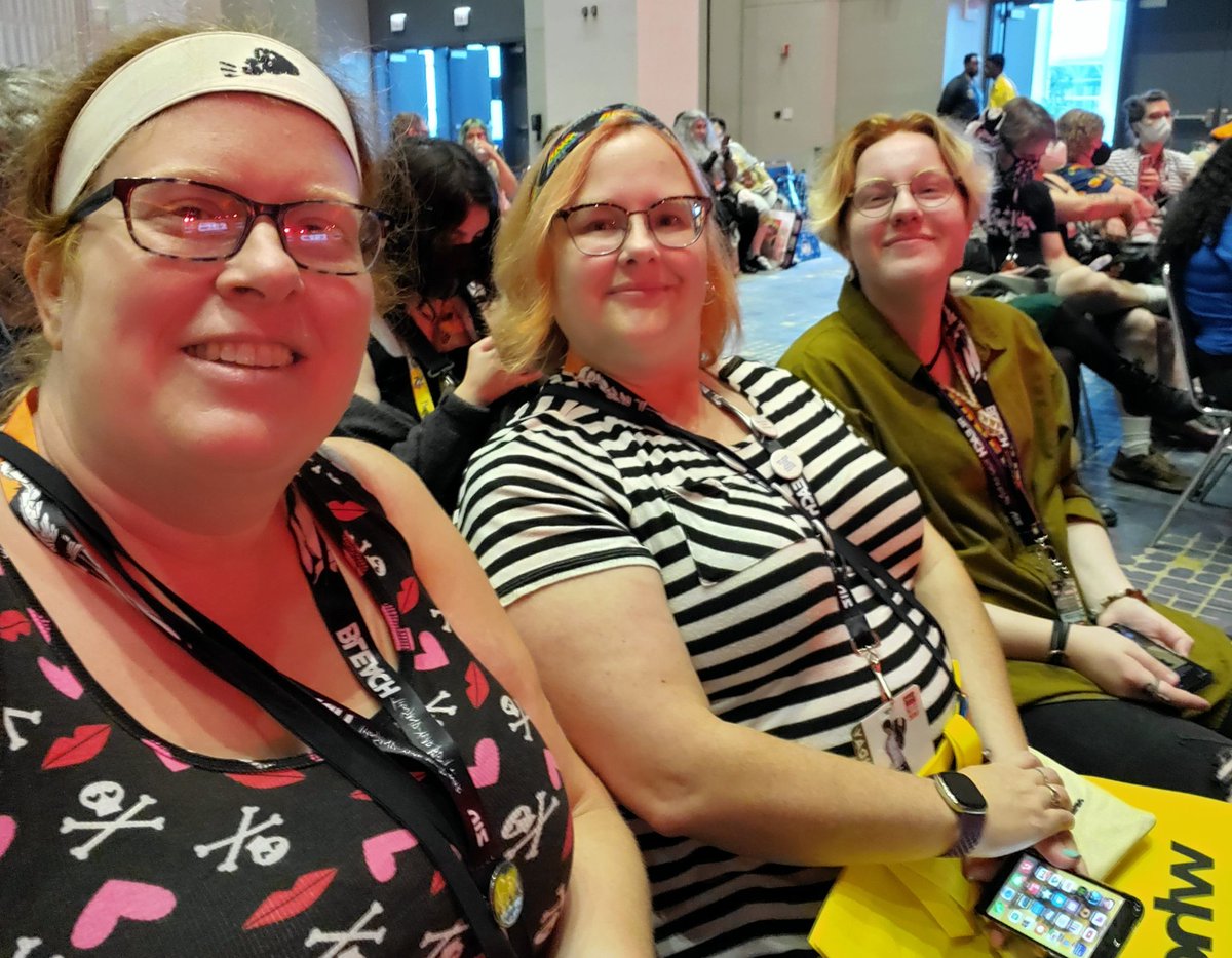 chive5's tweet image. #ThankYouOFMD #OFMD #C2E2 #foundfamily
Looking forward to hanging out with my C2E2 crew next month. There won't be castmembers, but I know we will run into a lot of CREW. 🏴‍☠️❤️🙂🍊