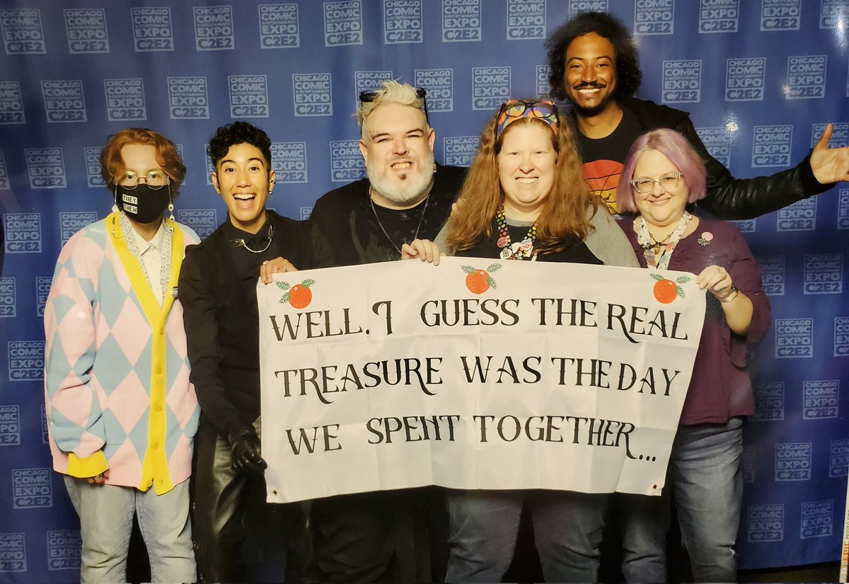 chive5's tweet image. #ThankYouOFMD #OFMD #C2E2 #foundfamily
Looking forward to hanging out with my C2E2 crew next month. There won't be castmembers, but I know we will run into a lot of CREW. 🏴‍☠️❤️🙂🍊