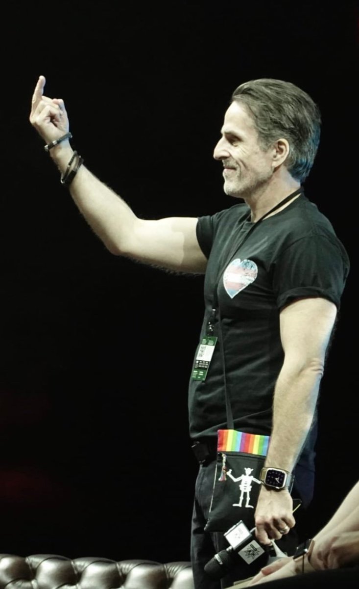 chive5's tweet image. #ofmd #ThankYouOFMD

Thank you @sambaschutte, @KristianNairn, and Con for being so welcoming and supportive of fans and our creations! Meeting all of you was such a delight! 🍊🙂❤️🏴‍☠️