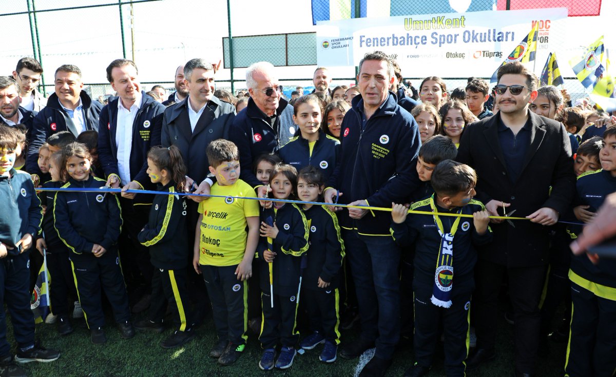 Fenerbahçe Başkanı Ali Koç Kahramanmaraş'ta Depremzedeleri Ziyaret Etti! #depremsondakika #depremoldu #depremiunutmaunuttutma #depremzede #depremler #depremhaftası 
haber46.com.tr/fenerbahce-bas…