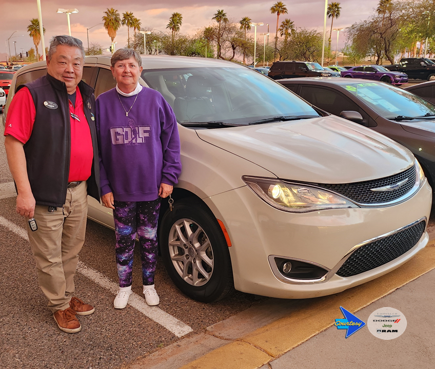 CourtesyCDRSS's tweet image. Pamela Boesen is ready to be the hit of her golf buddies 🏌️‍♀️ with this spacious 2020 #ChryslerPacifica assisted by Andrew Mai. Interested in a quality #CourtesyCDJRSuperstitionSprings vehicle, call Andrew at 480-569-2991. #TheCourtesyWay #CourtesyCDRAZ #Pacifica #Mai4URCDJR