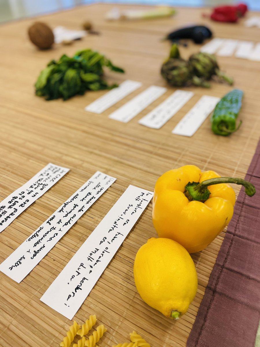 fragosusmarkus's tweet photo. I quines experiències hem tingut? Documentem-les, narrem-les i compartim-les. Un nou punt de partida pel treball cromàtic s’obre pas. #projecteMudac #somprojecte #somescola @escolacamins https://t.co/YftJZZWSRl