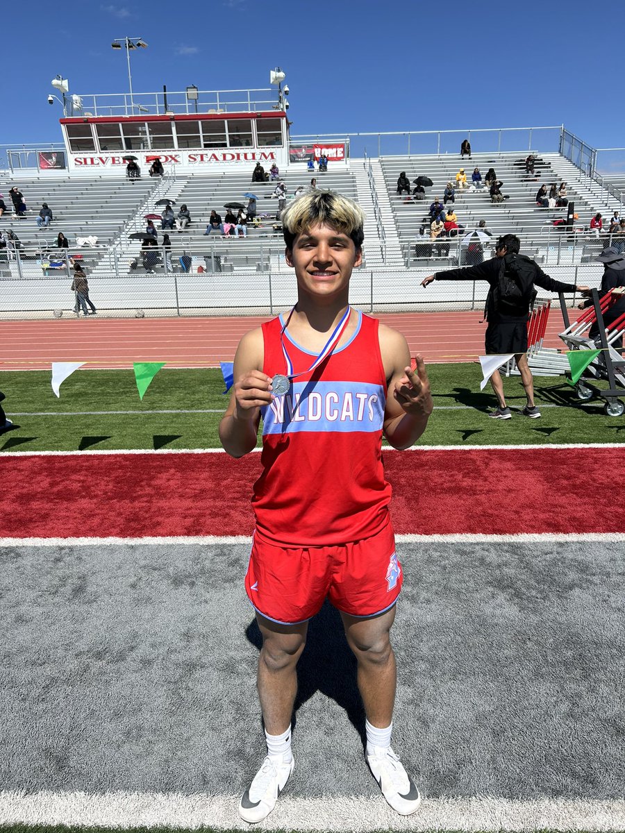 CoachMQuinonez's tweet photo. Second place in long jump 👏🏼 @MarcosG50746289 https://t.co/7hZLjTugvl