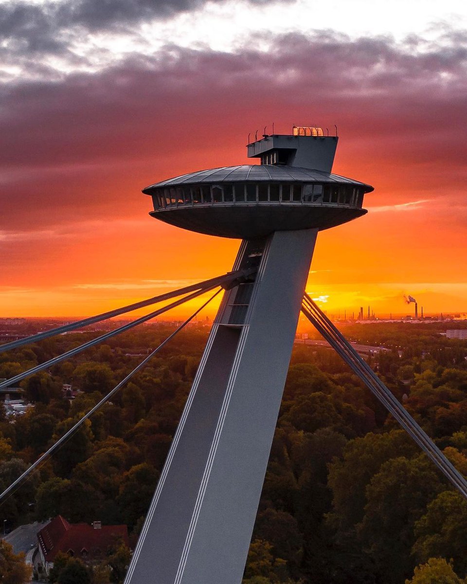 Great morning shot of “Sunrise UFO” 🛸 from our capital city of Bratislava. Have you been there? Let us know. More info ℹ️ about our Grand Tour in Slovakia 🇸🇰 👉 tinyurl.com/y3r7psm9 RT #slovakia #bratislava #ufo #tour 📸 by @metthouse_movie