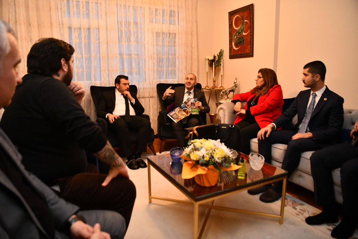 Genel Başkanımızın talimatları ile #komşumnasılsın ziyaretleri kapsamında MHP Kadıköy İlçe Başkanımız Başar Ünal ve Cumhur İttifakı belediye başkan adayımız Veli Arslan ile Fikirtepe Mahallemizde misafir olduk. 
Komşularımıza ev sahipliği için teşekkür ederiz.