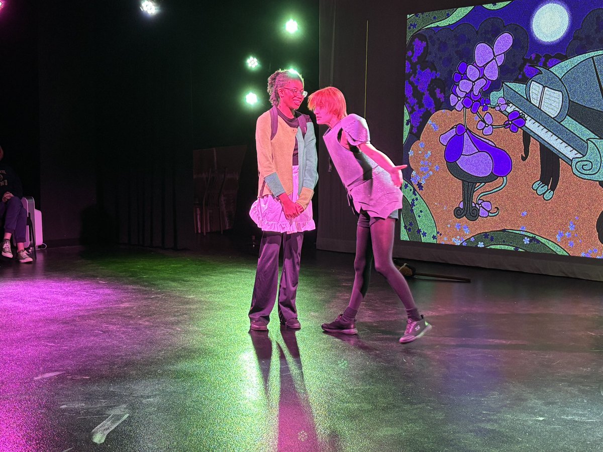 KecoughtanHigh's tweet photo. KHS Theatre in action! Support the arts! 🙌 https://t.co/1Y8cLt1pAM