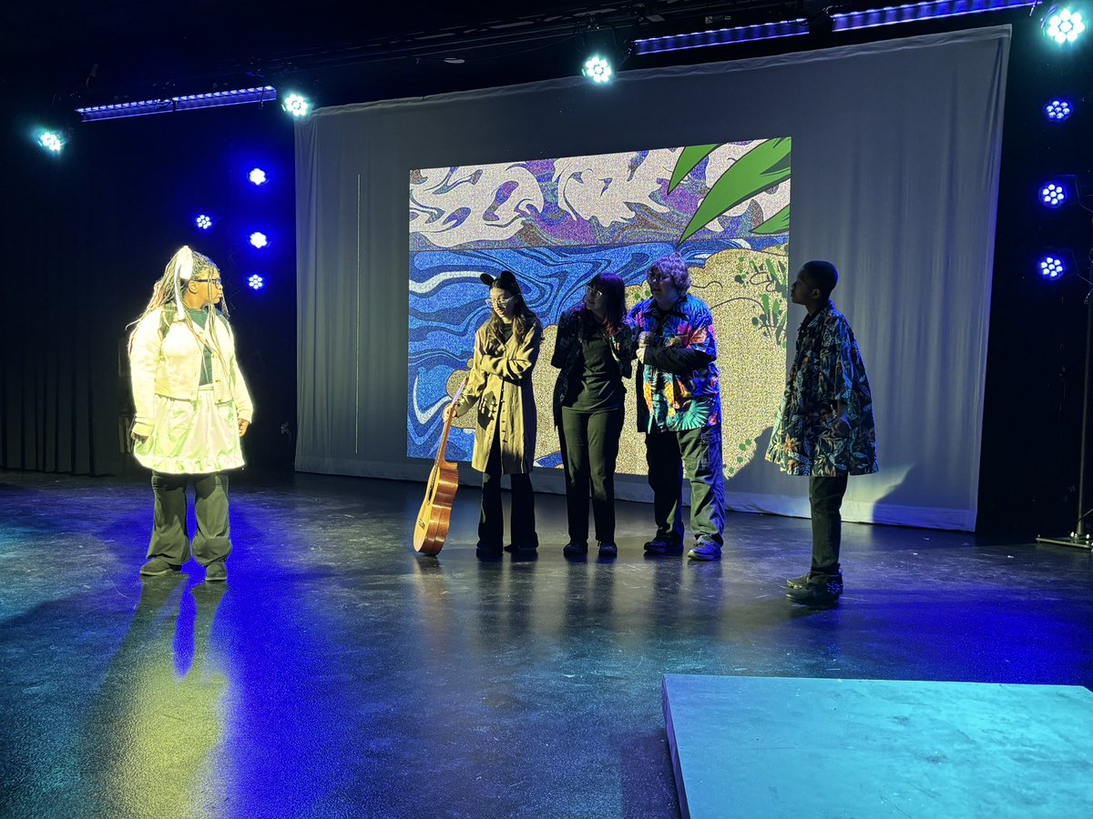 KecoughtanHigh's tweet photo. KHS Theatre in action! Support the arts! 🙌 https://t.co/1Y8cLt1pAM