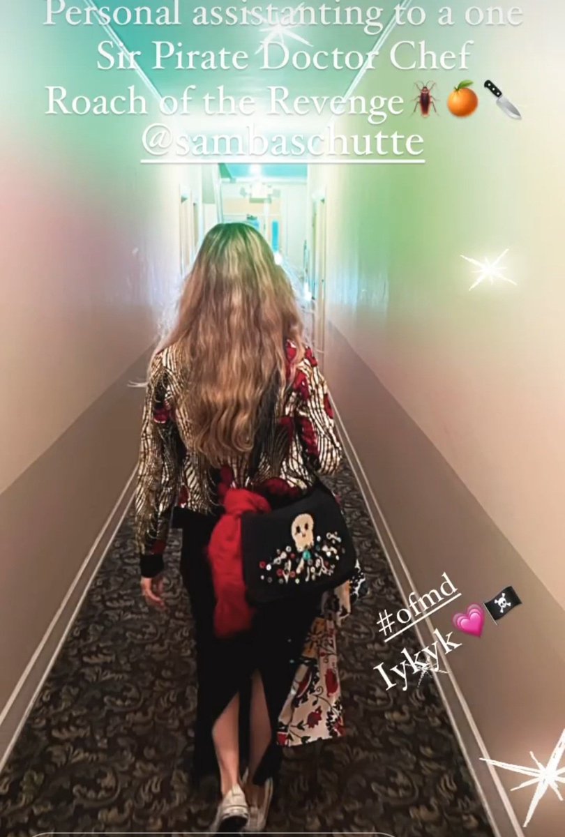 chive5's tweet image. #ThankYouOFMD, for making my 2023 freakin' surreal...
Samba's wife wearing my bag... Con O'Neil sporting my gift (that I gave him in Chicago 8+months prior) all weekend at London MCM... creating a custom purple cat bag for @ASTROGLIDE ...

It was a crazy ride!
🙂🍊❤️🏴‍☠️