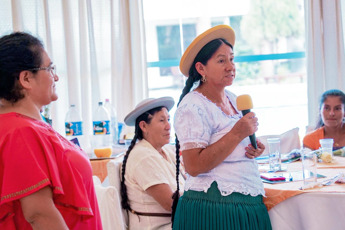 MRE_Bolivia's tweet photo. La Ministra de Relaciones Exteriores, Celinda Sosa Lunda,  participó del encuentro departamental: “Mujeres organizadas de Tarija con propuestas sobre acción de resilencia climática”.

El encuentro contó con la participación de mujeres de todo el departamento de Tarija y fue un espacio de diálogo y debate participativo.

#DiplomaciaDeLosPueblos
#PorlaVida
#UnidosRumboAlBicentenario