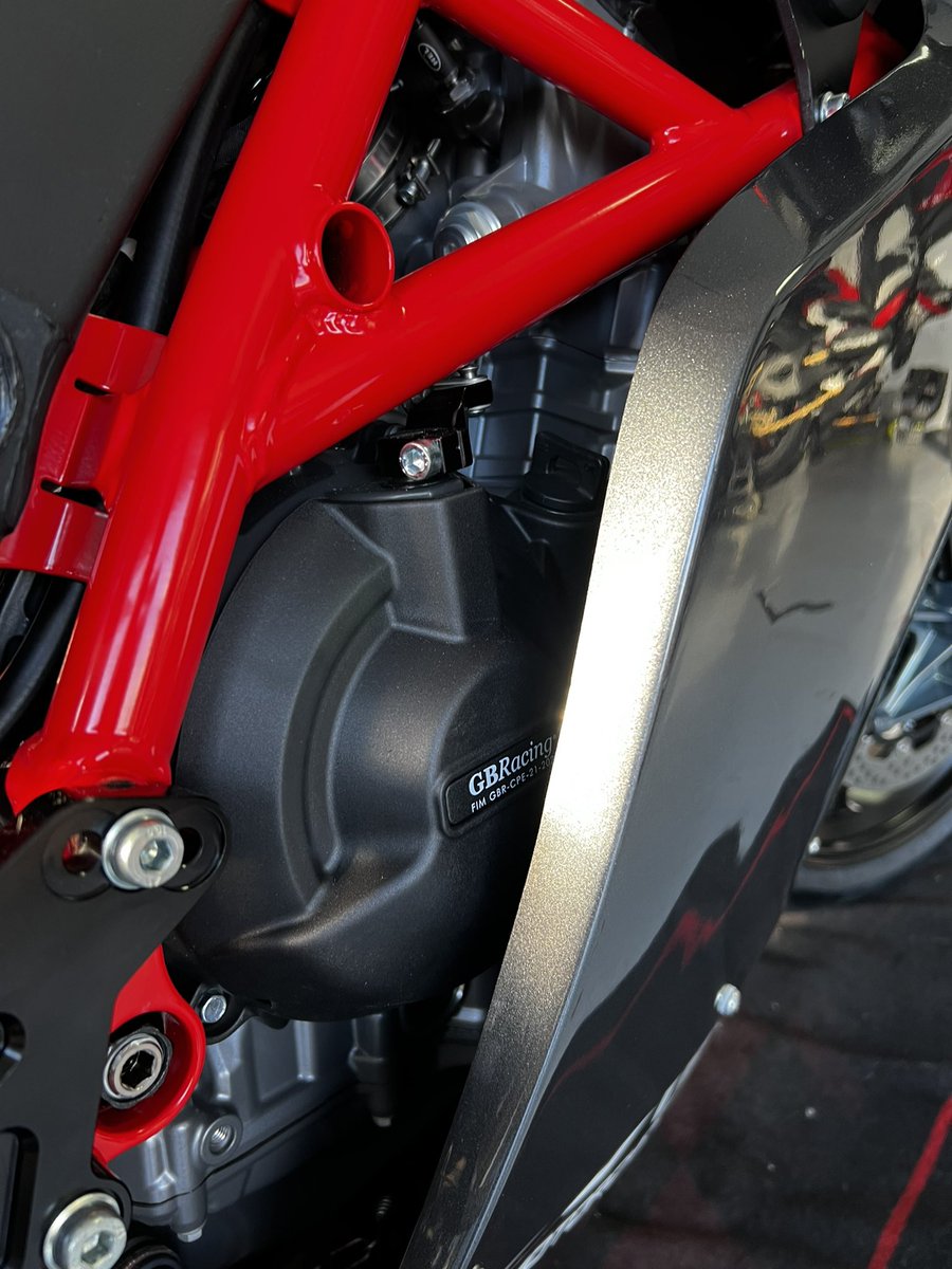 Anyone guess the bike? Clue: if two of them went head to head it could be the title of a classic 1980s film that starred Dustin Hoffman and Meryl Streep… #saturday #saturdayquiz #trivia #trackday