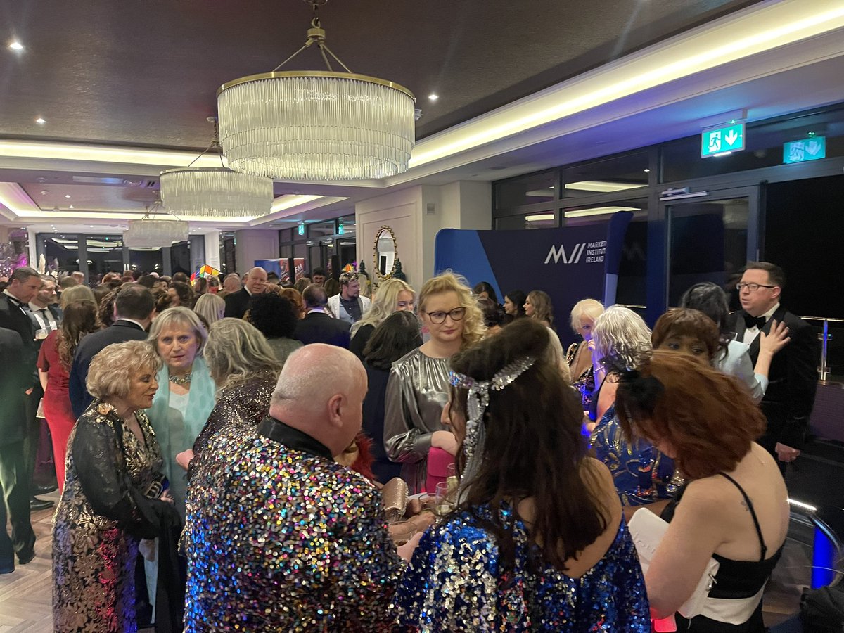miicork's tweet photo. And we are back to the 80s … 💃🕺

#MIICorkBall2024 https://t.co/kyohGUDvxY