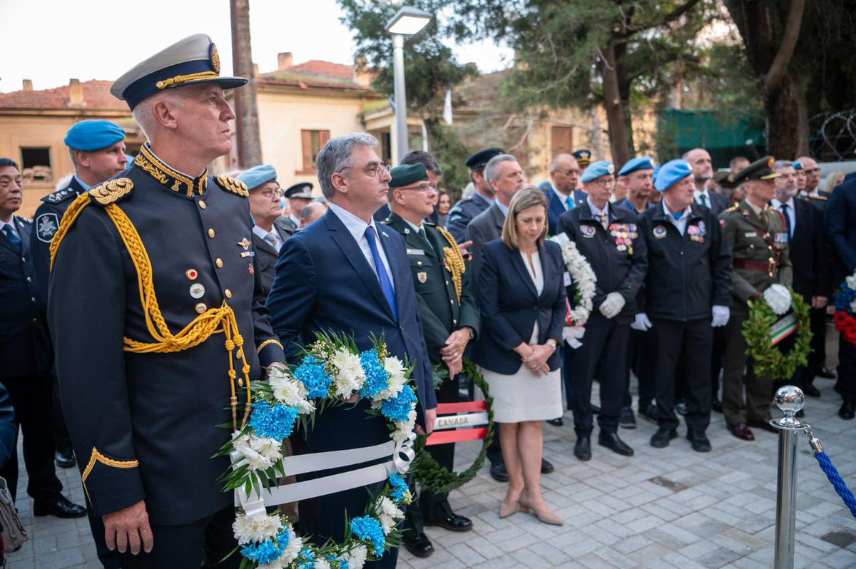 frantrope's tweet image. Junto al Cnel. Bruno Varani participamos del 60 Aniversario de UNFICYP en Chipre. Entregamos las medallas de ONU al contingente argentino y rendimos homenaje a los que dieron su vida, colocando una ofrenda floral en la inauguración del monumento de UNFICYP en Ledra Palace Hotel