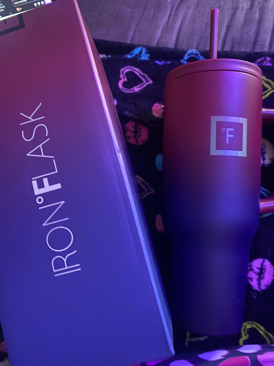DiscoBnny_TTV's tweet photo. Tyvm @SerAvium_ for this mammoth #IronFlask , I love it ๐ https://t.co/hxis191hyI