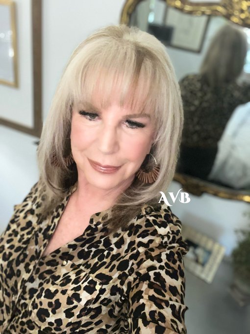 Saturday Oysters and Happy Hour! https://t.co/fac0d2PX5l