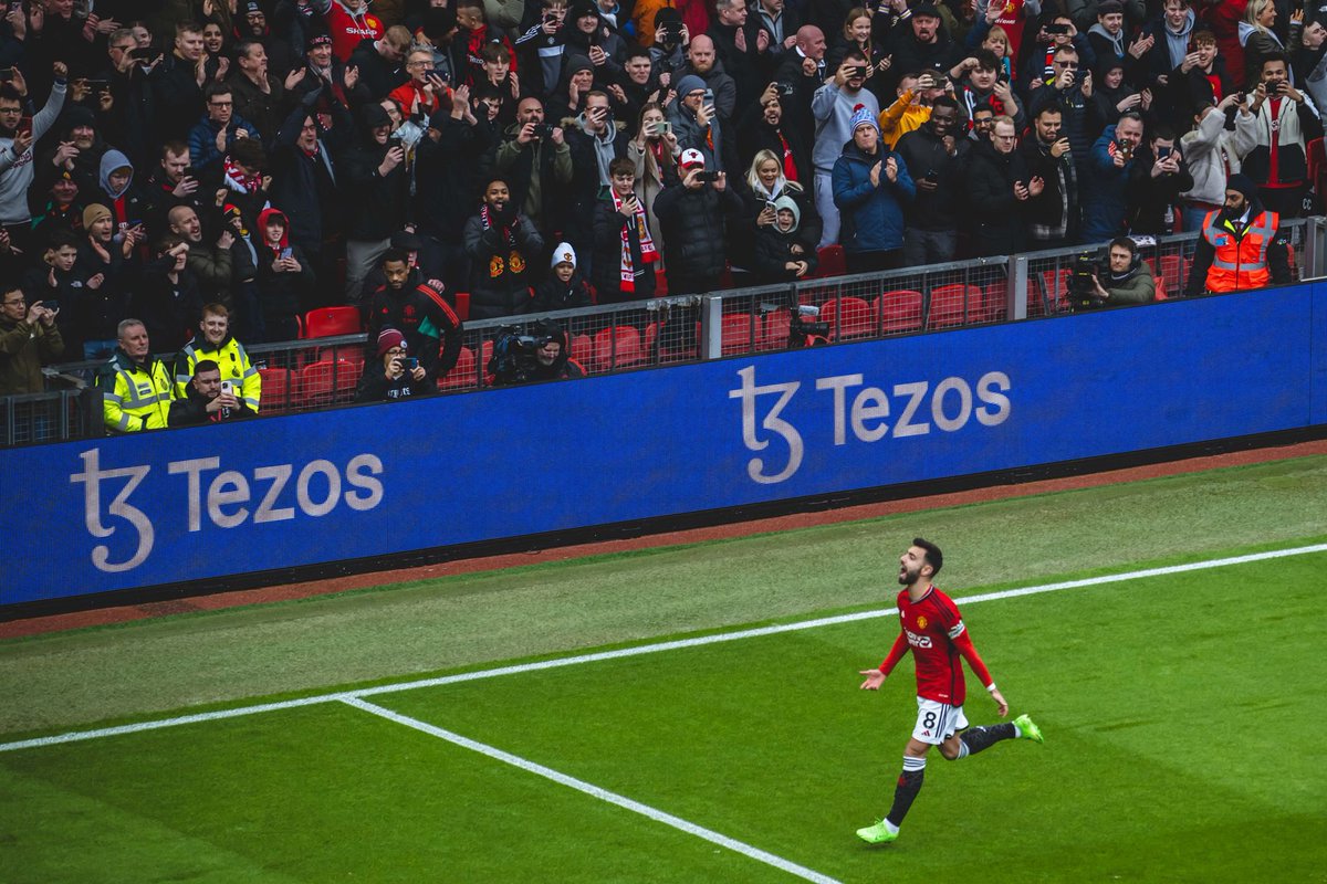 B_Fernandes8's tweet photo. Have a good weekend reds 🙌🏼 https://t.co/FMMHmffwAa