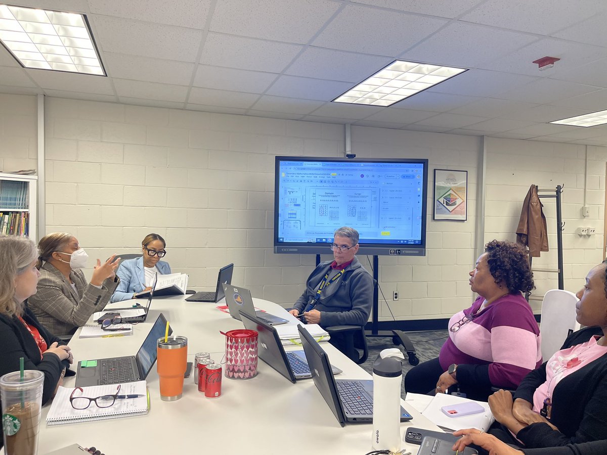 Awesome data collaboration & planning for an upcoming PD with the data guru @DrMi_Mi guiding the Elem & Secondary C&I Leaders. @SLMillaci @nicscud