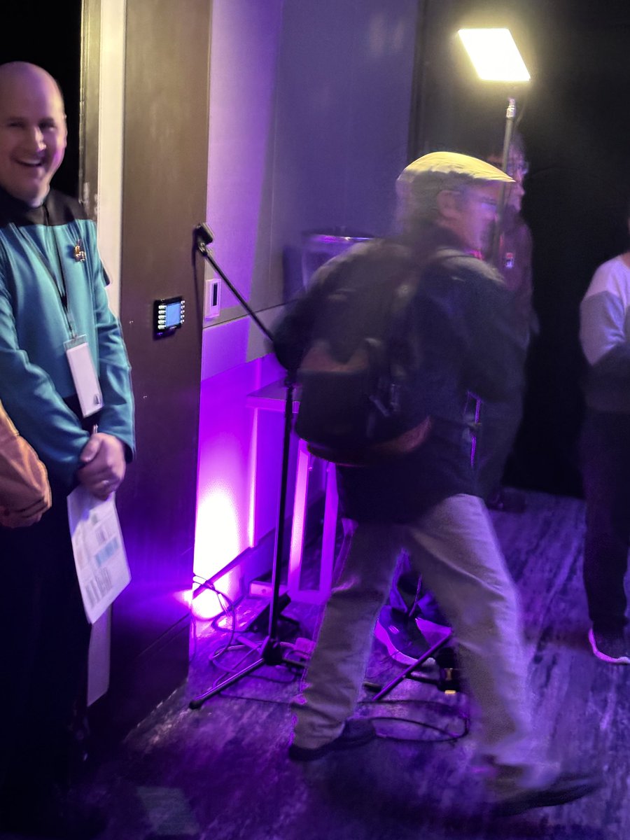 annmariesegal1's tweet photo. NEELIX!!! @CreationEnt #STSF #Picard @TerryMatalas @ToddStashwick 🤩🖖<leola root emoji!!> https://t.co/bhMg5uNeOi